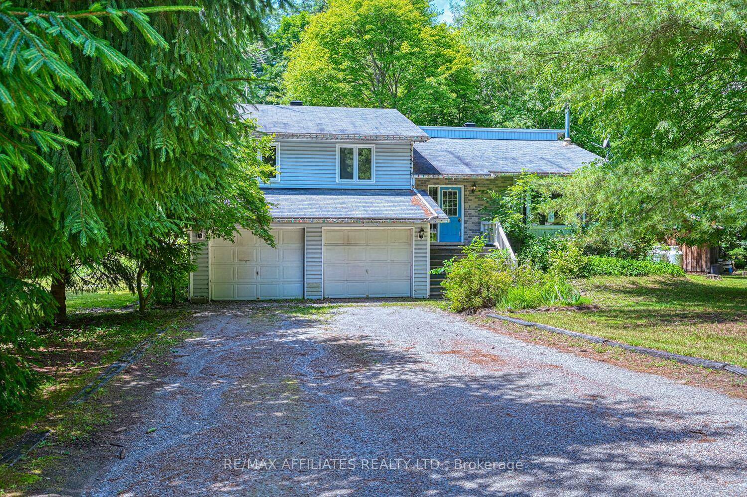 Nestled just minutes from the historic charm of Heritage Perth, this spacious four bedroom home offers the perfect blend of tranquility, family friendly space, and modern functionality.
