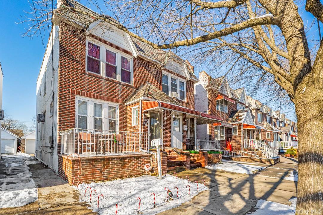 Charming Colonial home in South Ozone Park.