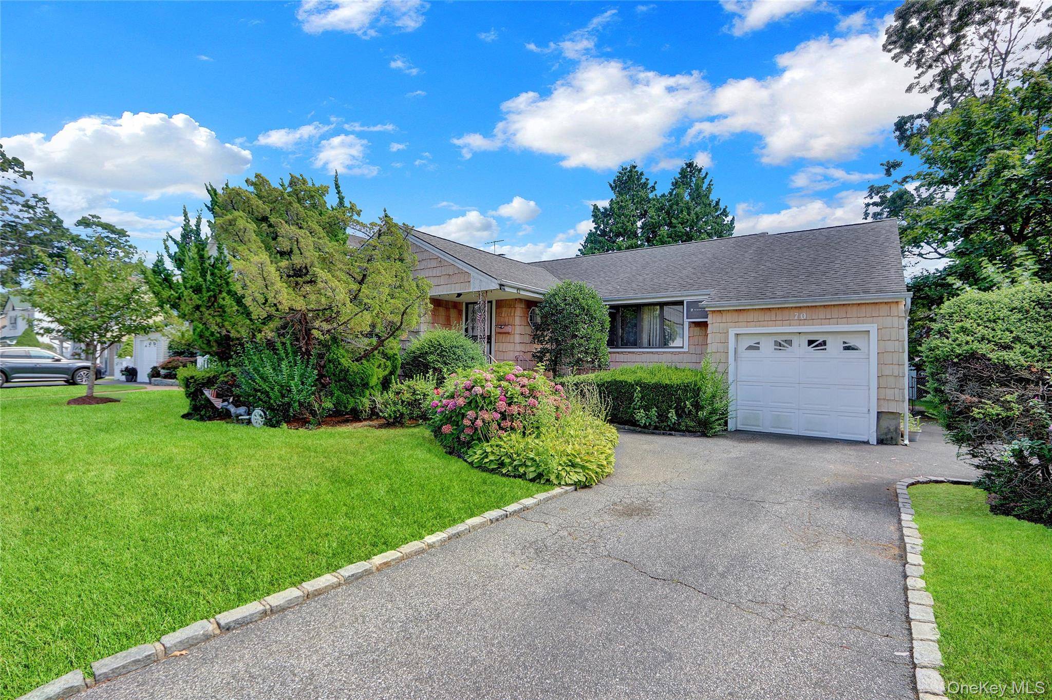 Opportunity Knocks again in Massapequa !