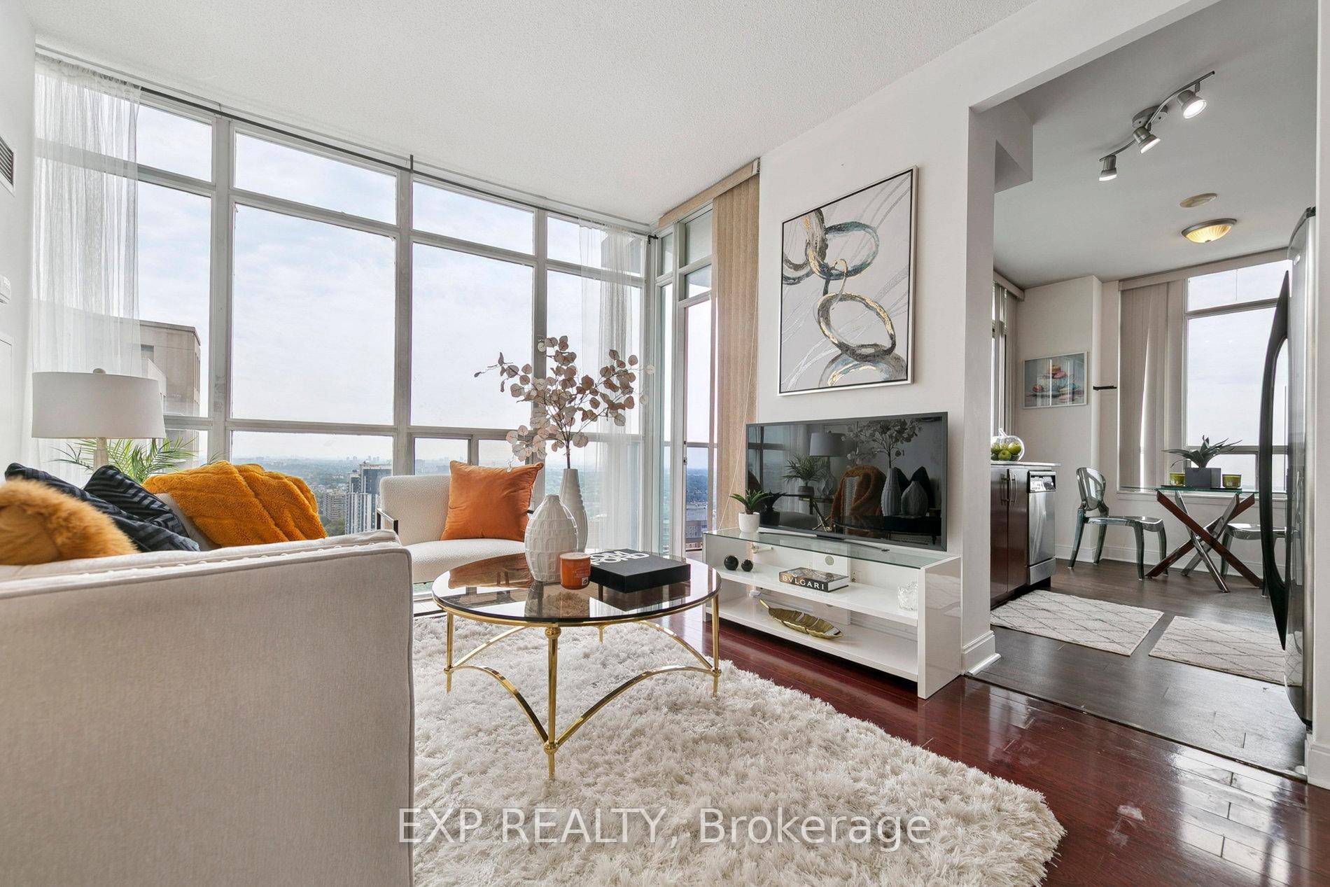 Bright, Sun Filled Executive Corner Suite With 2 Bedrooms And 2 Full Bathrooms.