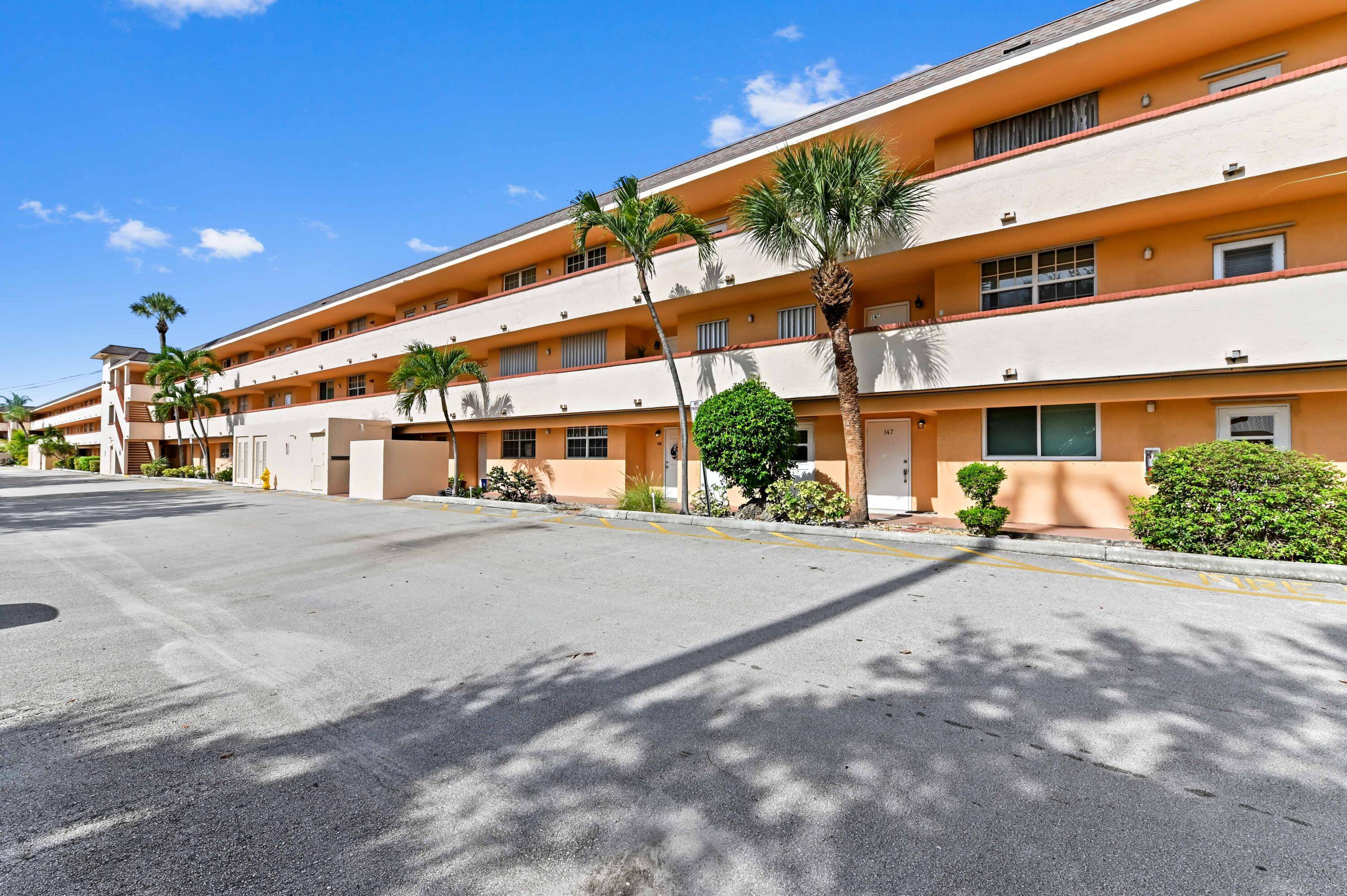 Welcome to Lighthouse Point Plaza Condo, a charming 3 story community offering comfort and convenience in the heart of Lighthouse Point.