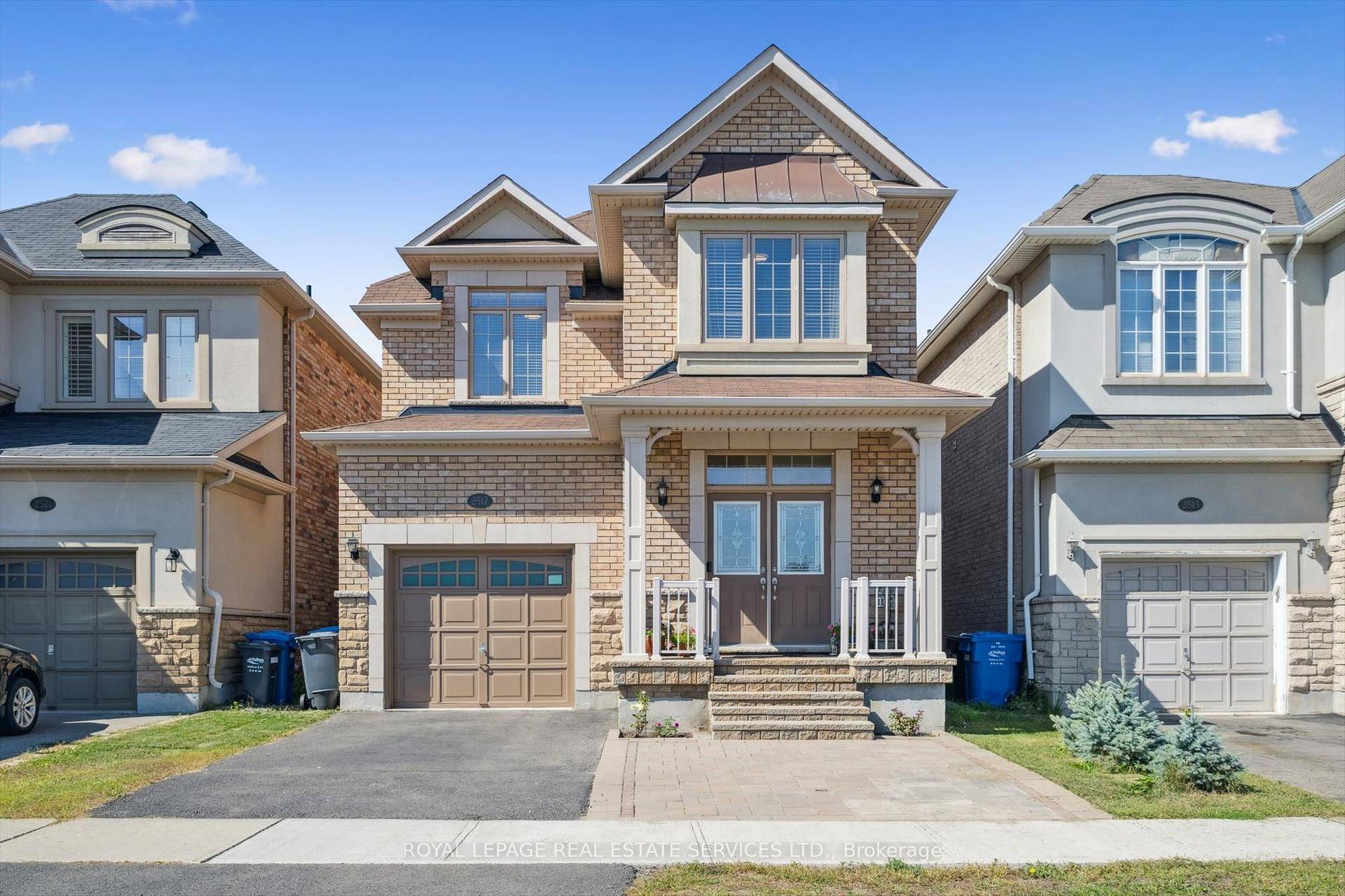 Spacious 4 Bedroom Detached Home with Gorgeous Upgrades in a Prime Oakville Location !