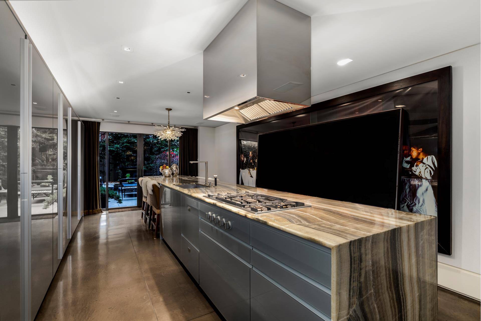 Gorgeous 4 story Lenox Hill townhouse, blending classic prewar details and elegance with the contemporary allure resulting from a full, impeccable renovation !