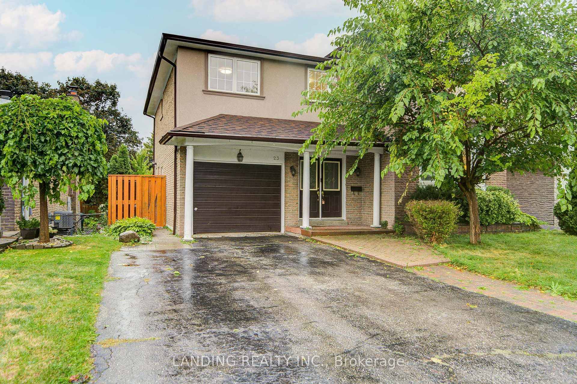 Welcome to this warm and cozy side split home, situated within the Chartland community near Midland Finch.