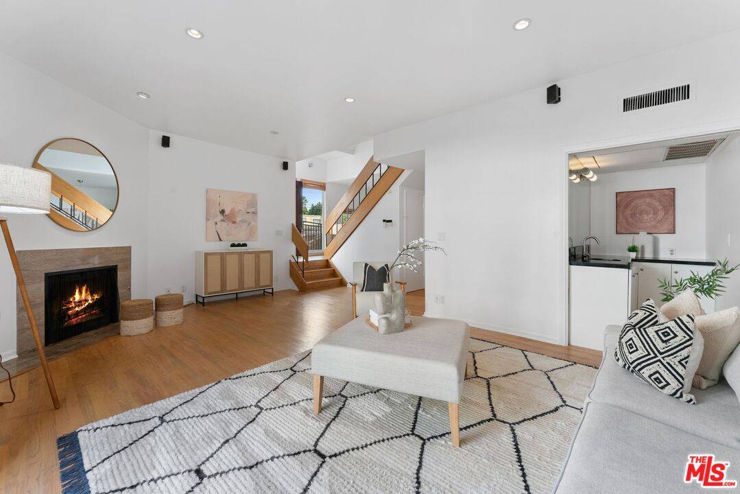 1103 S Westgate Ave 2BR Brentwood La