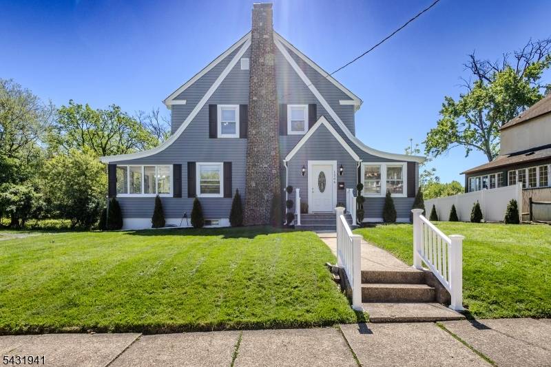 Welcome to 1246 Lansdowne Terrace located in desirable Netherwood Section of Plainfield.