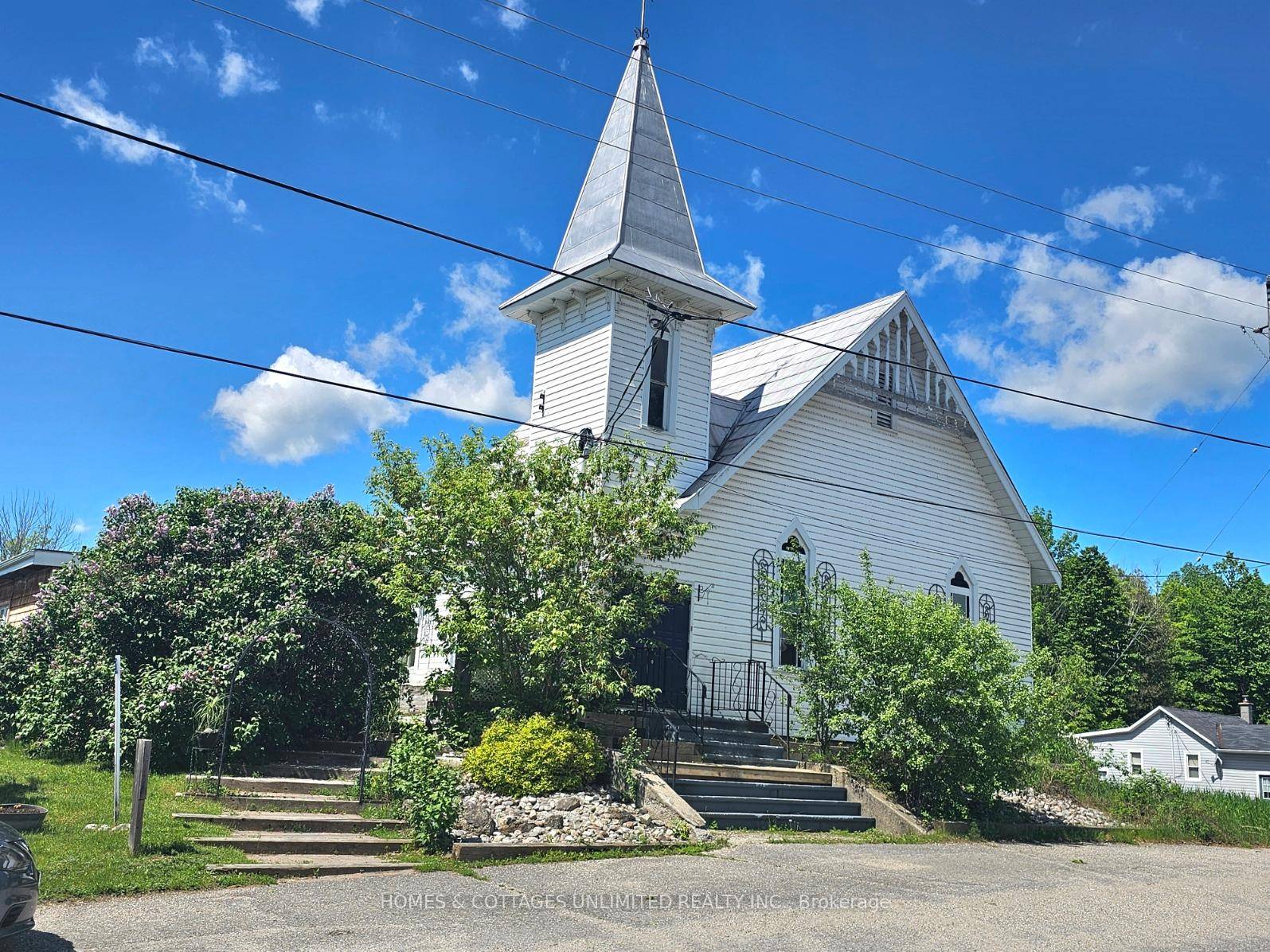 Beautifully renovated, Energy Star Standard turn key Triplex in the peaceful Lanark Highlands.