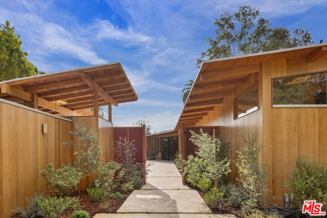 765  N Bonhill RD 5BR Brentwood La