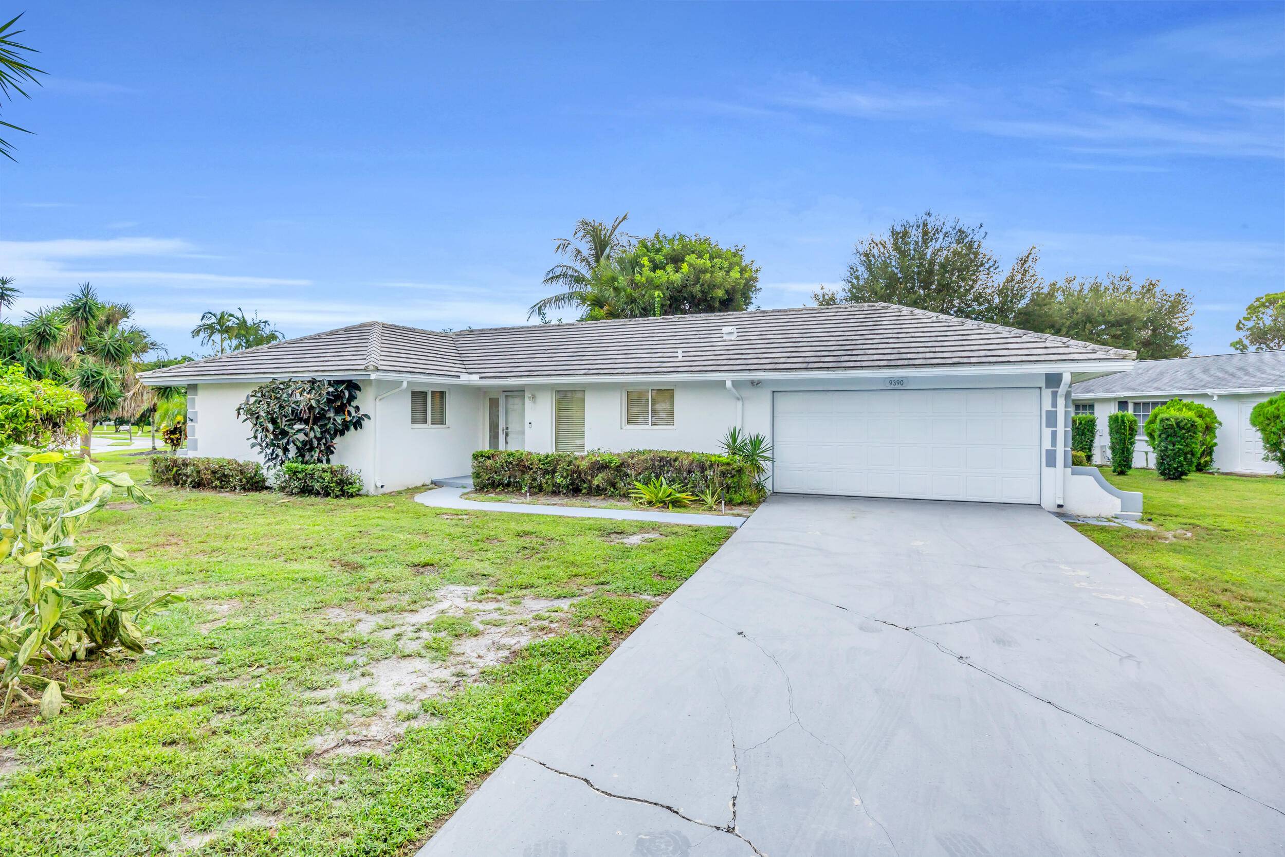 Welcome to this beautifully maintained 2 bedroom, 2 bathroom CBS home nestled on a spacious corner lot in the sought after 55 community of Little Club in Tequesta.
