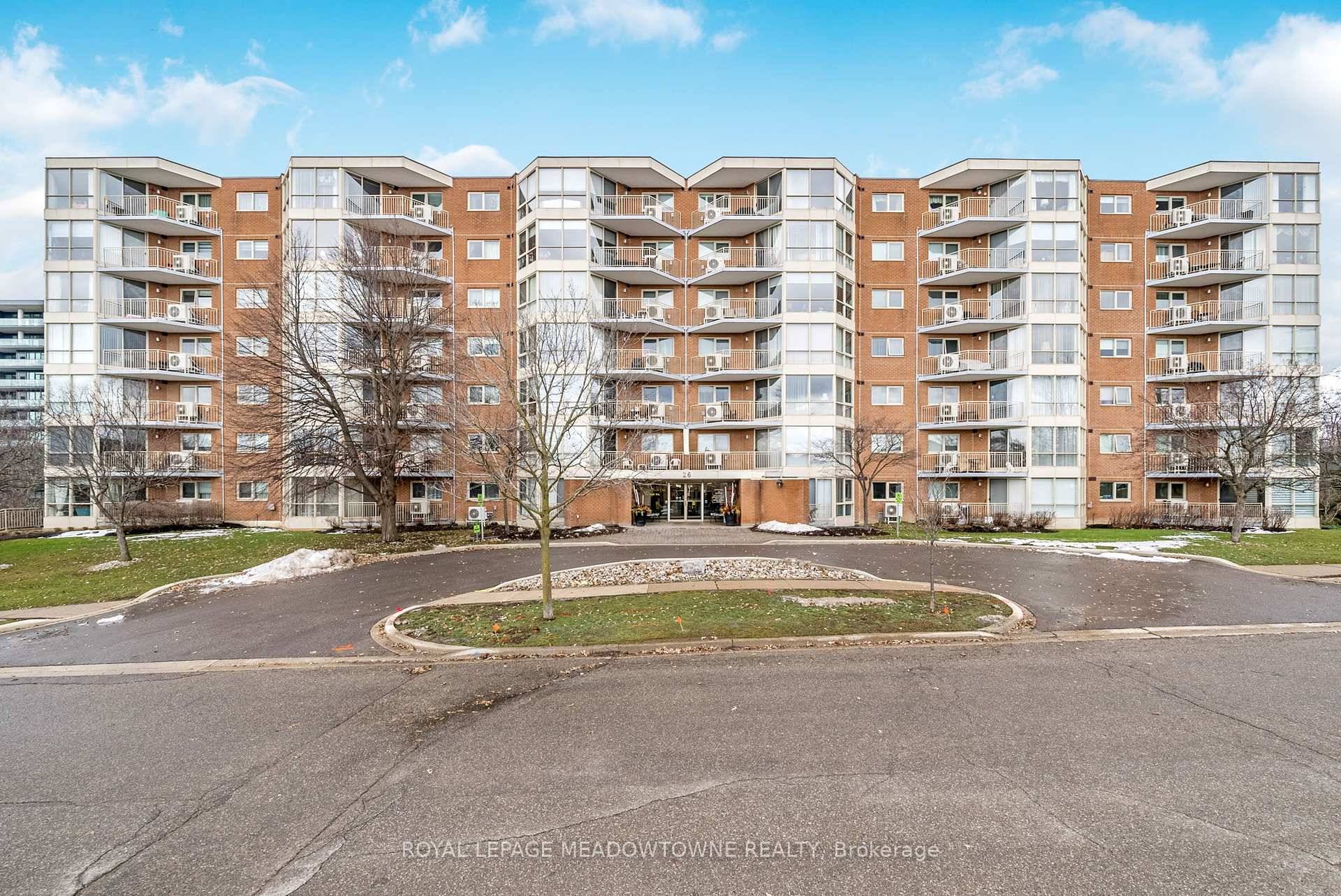 Welcome to the Royal Ascot, a bright and airy one bedroom plus den nestled on a peaceful street.