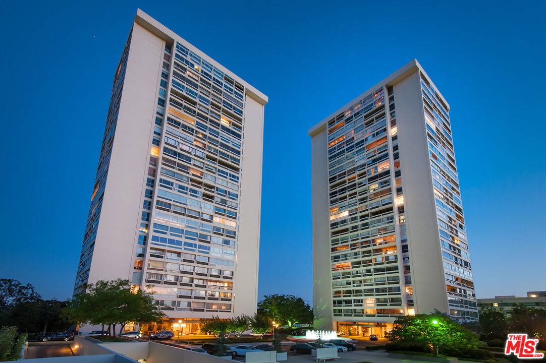 2222   Avenue Of The Stars 2BR Beverlywood La