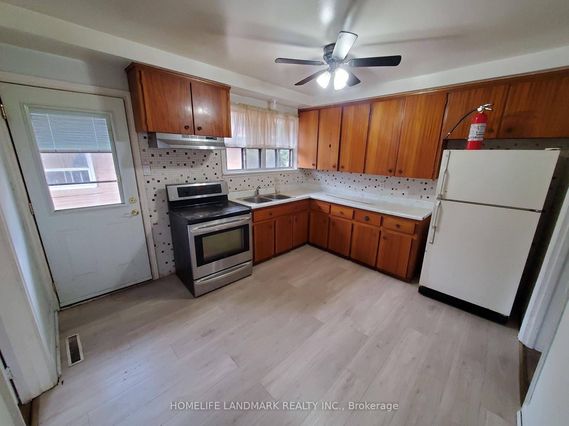 A 3 bedroom, 1 bathroom unit in the sought after High Park Swansea neighborhood of Toronto.
