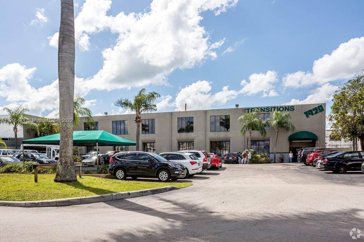 Flex Space industrial warehouse storage office in the Industrial Railroad Subdivision in North Miami Beach, conveniently located in the middle of the 4 Billion plus dollar development boom.
