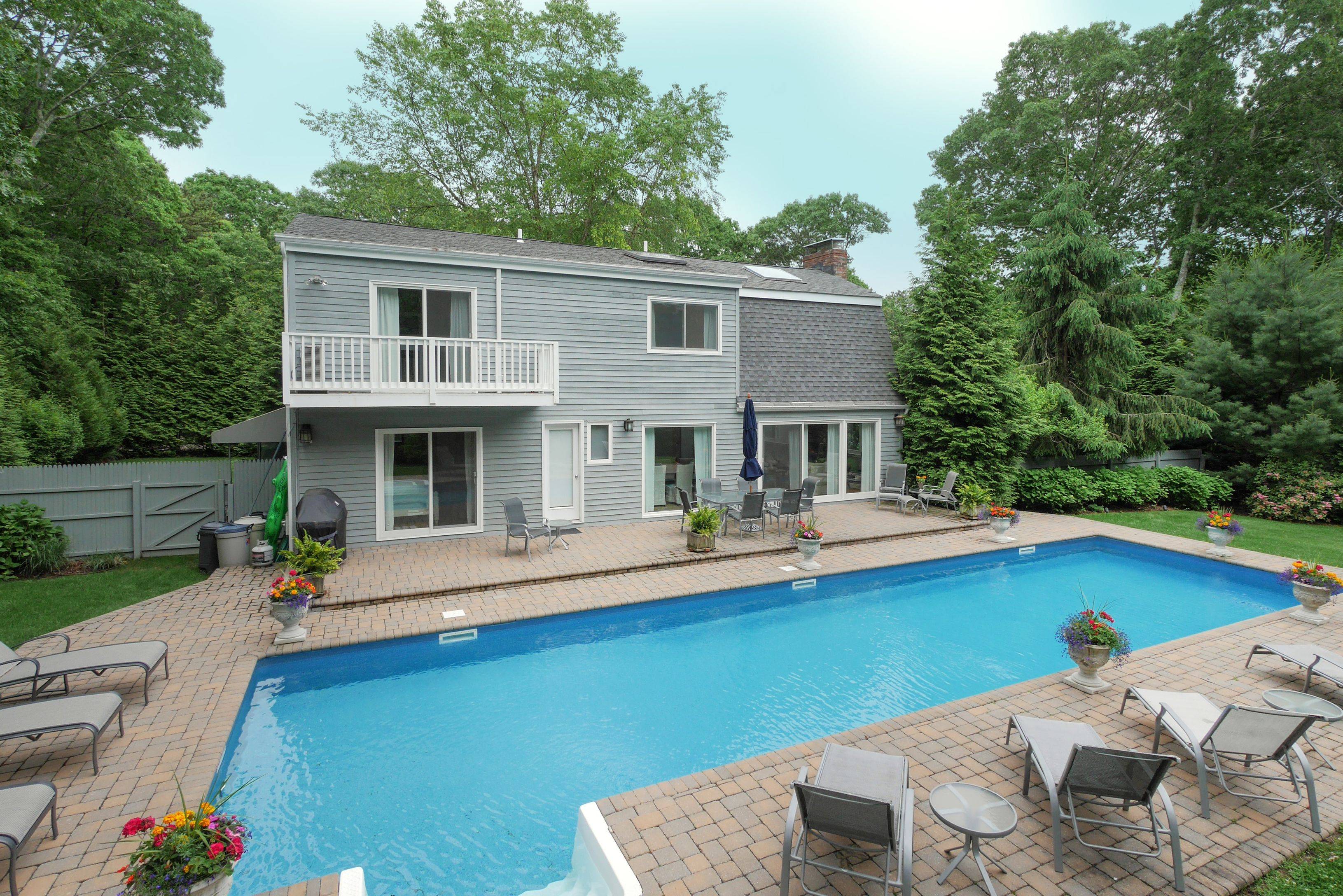 East Hampton Close to Town