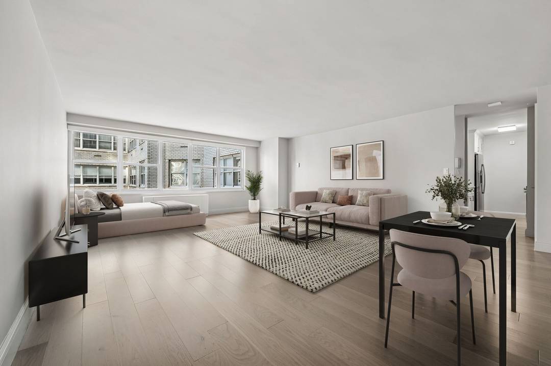 right, Renovated Studio in Prime Lincoln Square Welcome home to Residence 1516, a newly updated studio offering open eastern exposure and a comfortable, generous layout in one of the Upper ...