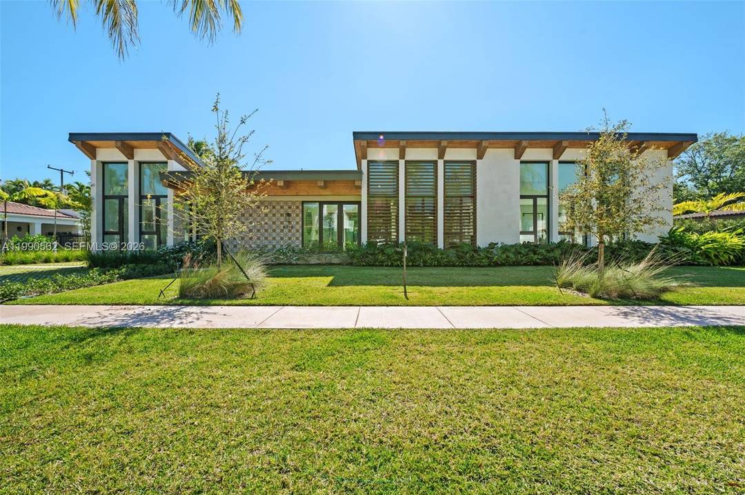 Newly completed Mediterranean modern residence in Coral Gables, set on a 15, 750 SF oversized lot.
