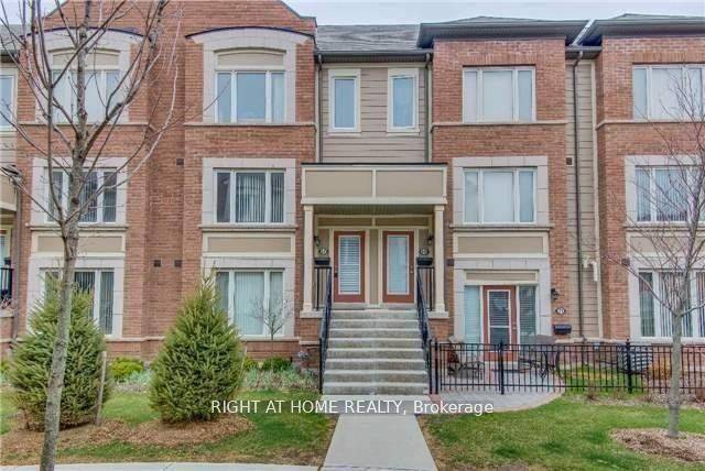 Daniels Built Stacked Townhouse Located In A Wonderful Family Oriented Community, Close To Schools, Shopping, Public Transit, Hwy 404 And Restaurants.