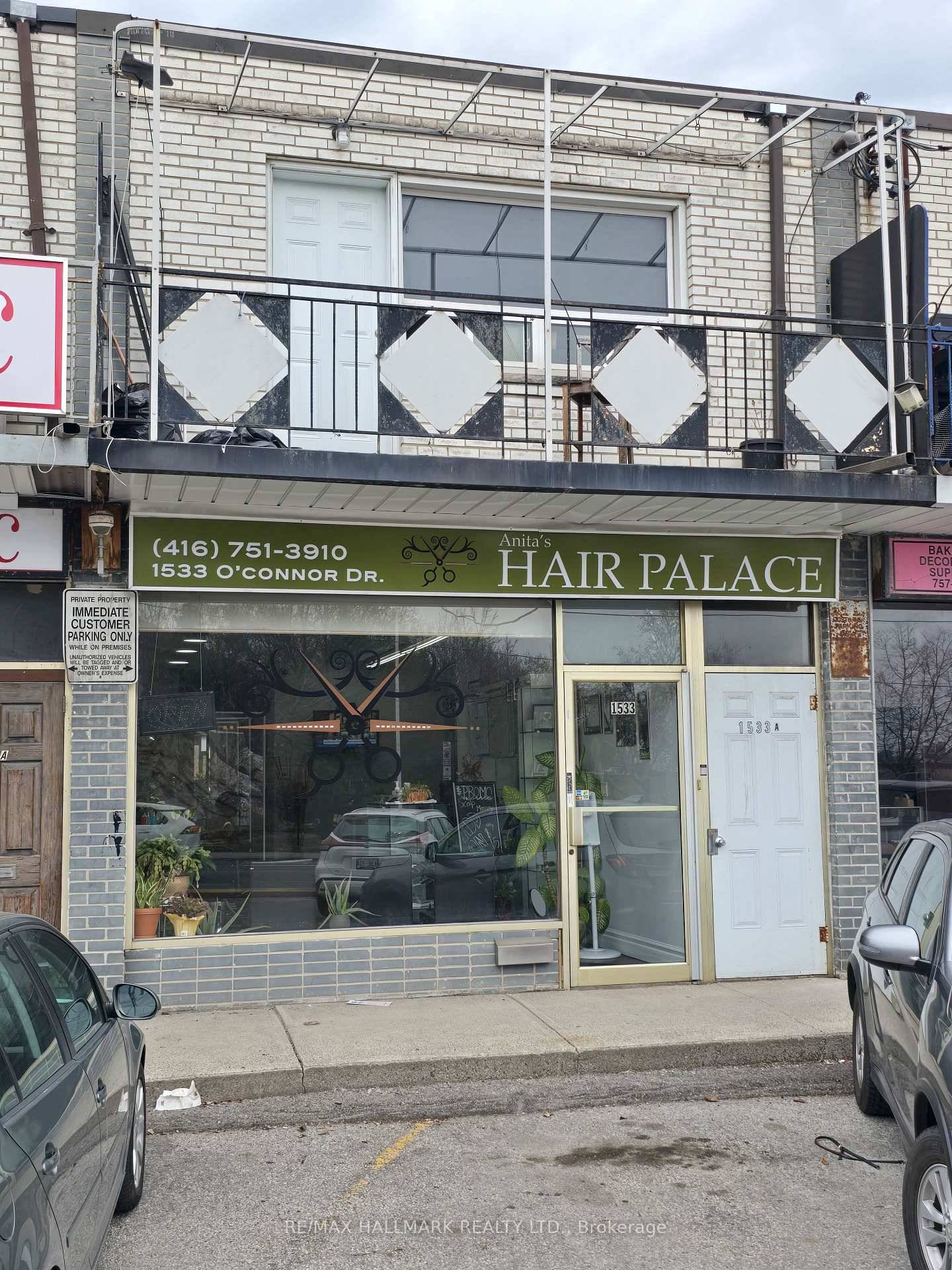 Building For Sale In A Commercial Plaza Which Includes Street Level Retail Unit Which Is Currently A Hair Salon With 971SF.