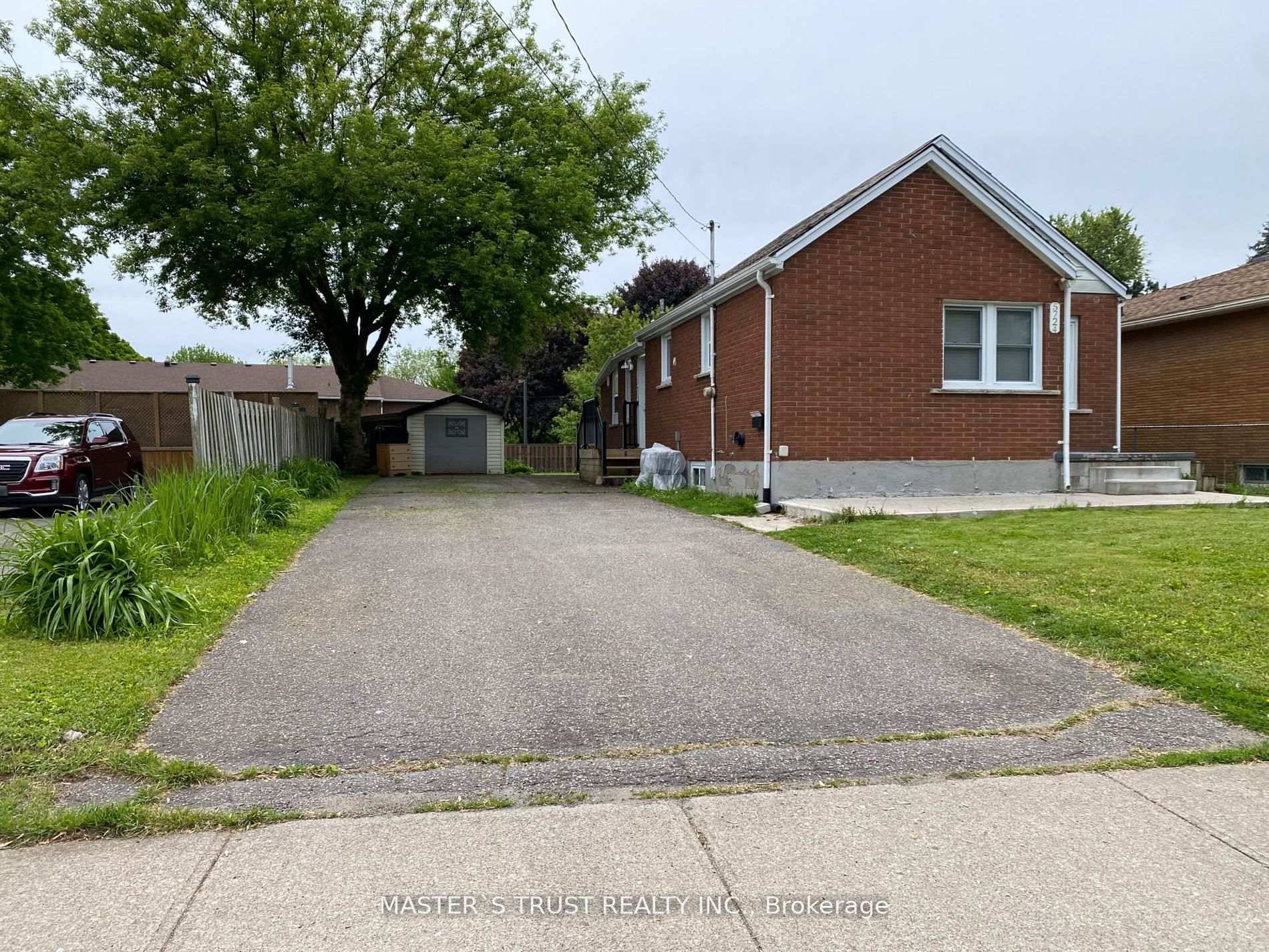 Attention First Time Home Buyers, Downsizers And Investors Alike, Welcome To This Beautiful 3 Bedroom Brick BungalowWith A Finished Basement With A Sep Entrance.