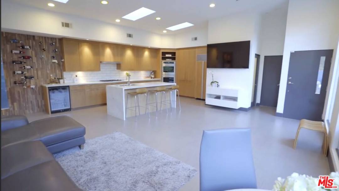 2929   Passmore Dr 3BR Hollywood Hills East La