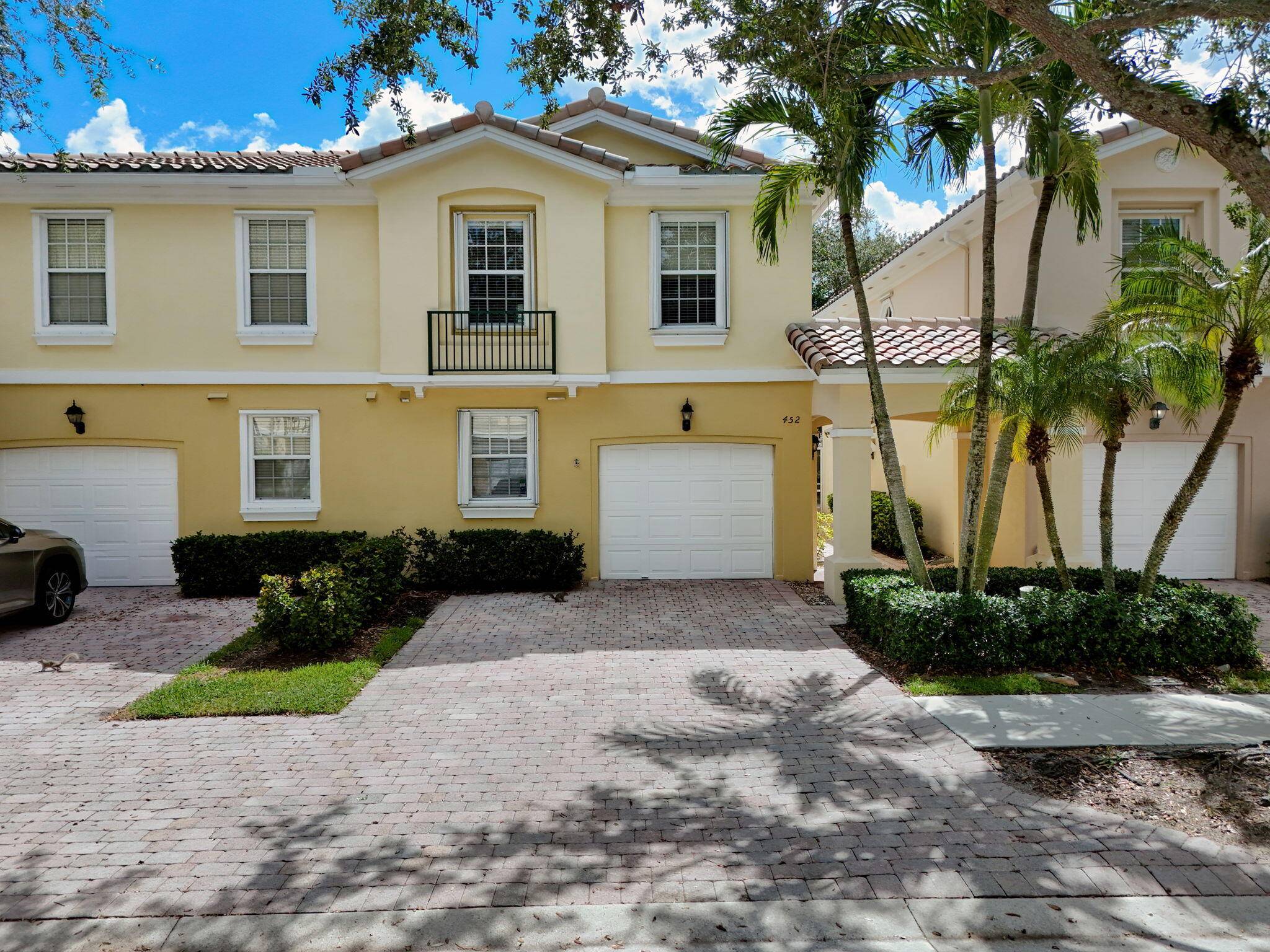 This Beautiful TOWNHOME Is located in HIGHLY SOUGHT AFTER PALM BEACH GARDENS !