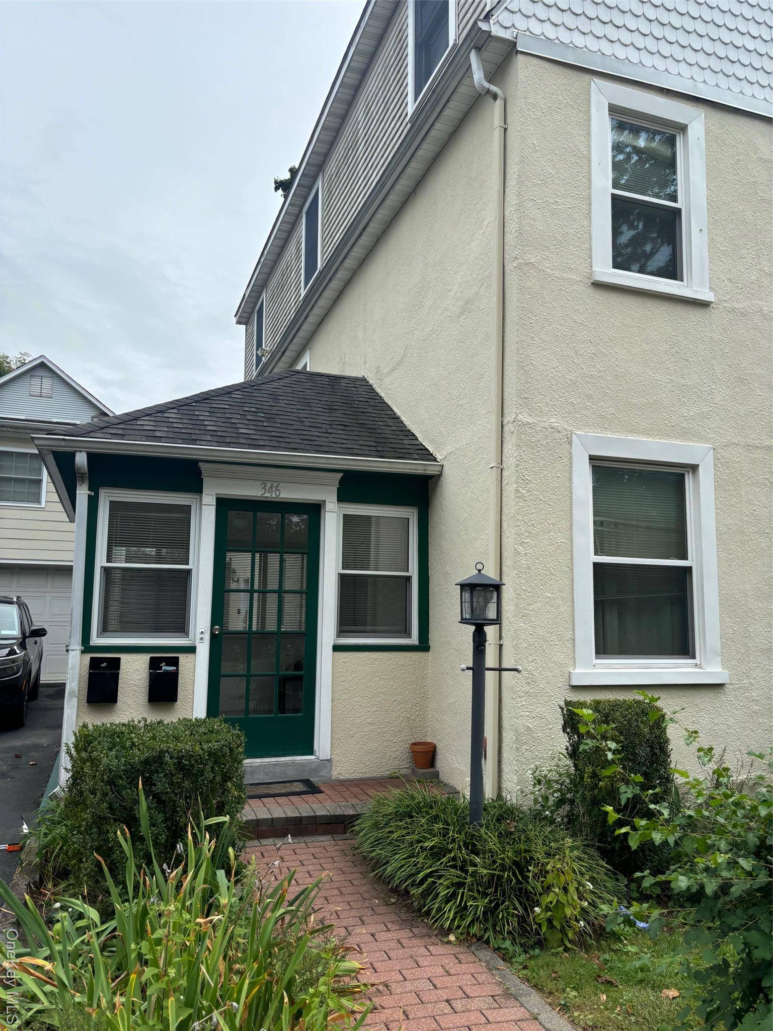 Gorgeous 3 Bedroom, 2 Bathroom Duplex Located In the Heart of Tuckahoe.