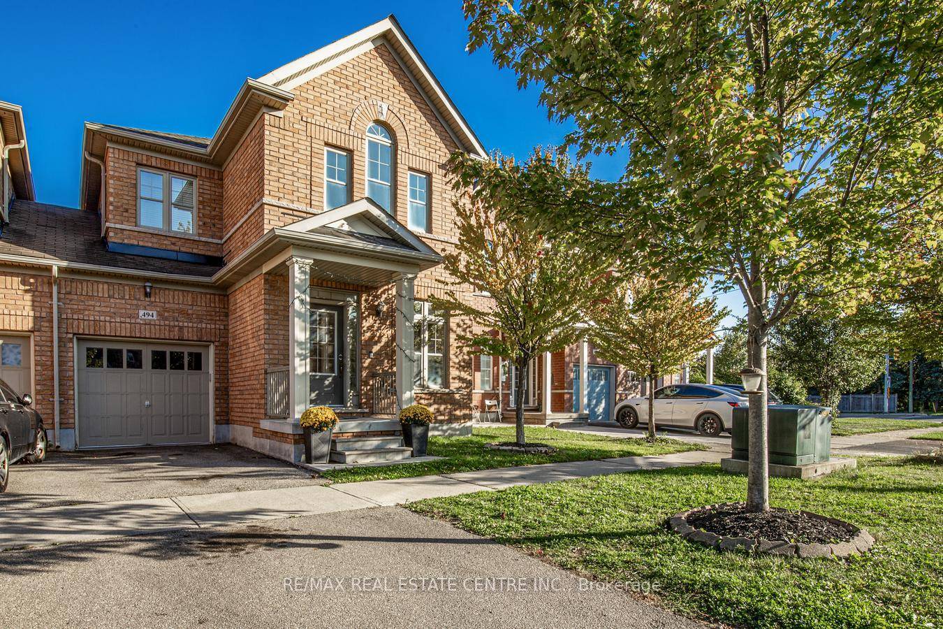 Welcome to this beautiful and spacious One Of A Kind !