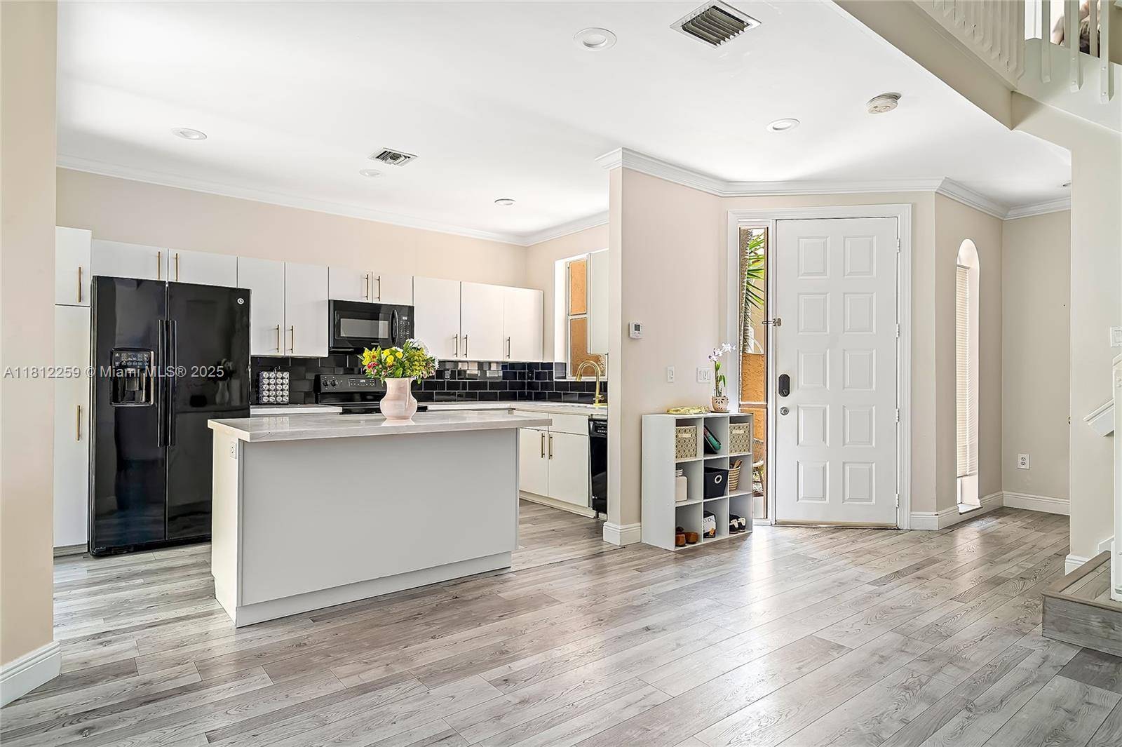 Rarely available townhouse in Spinnaker Bay gated community.