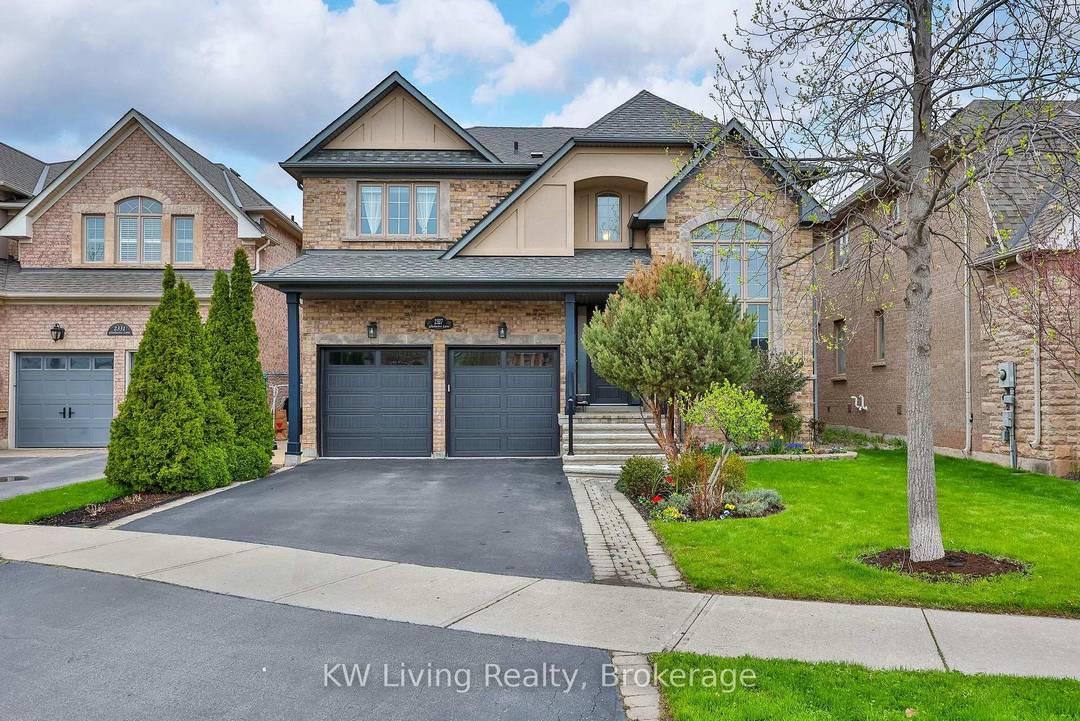 Welcome to this beautiful home in Oakville's sought after Westmount community, where comfort, space, and thoughtful design come together.
