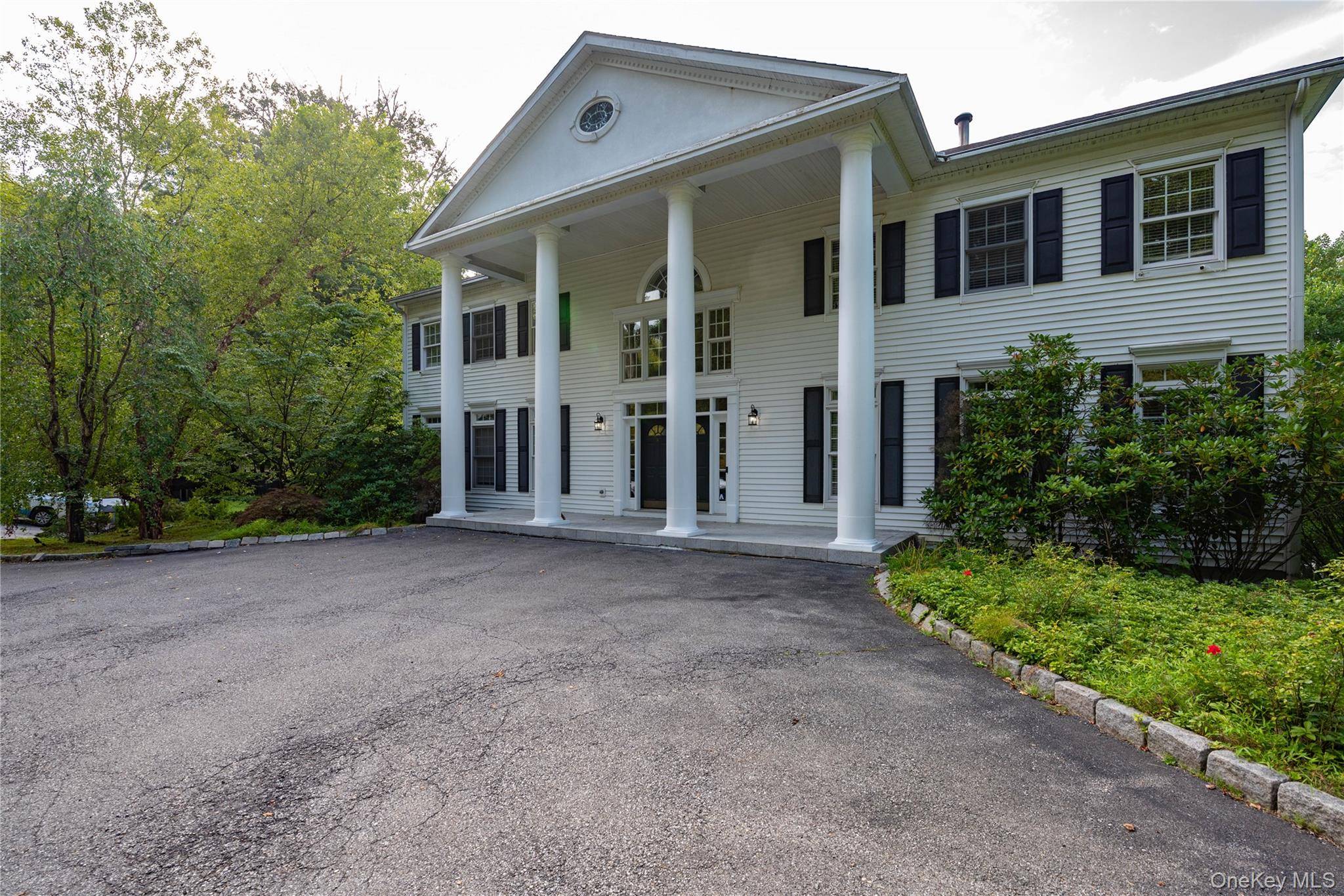Georgian Colonial Feel. Great private property with Cottage on mini estate in Great Location !