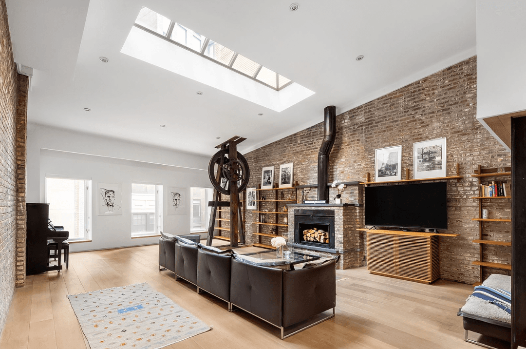Experience luxurious loft living in this 3 Bedroom Office, 2 Bathroom with private rooftop terrace.