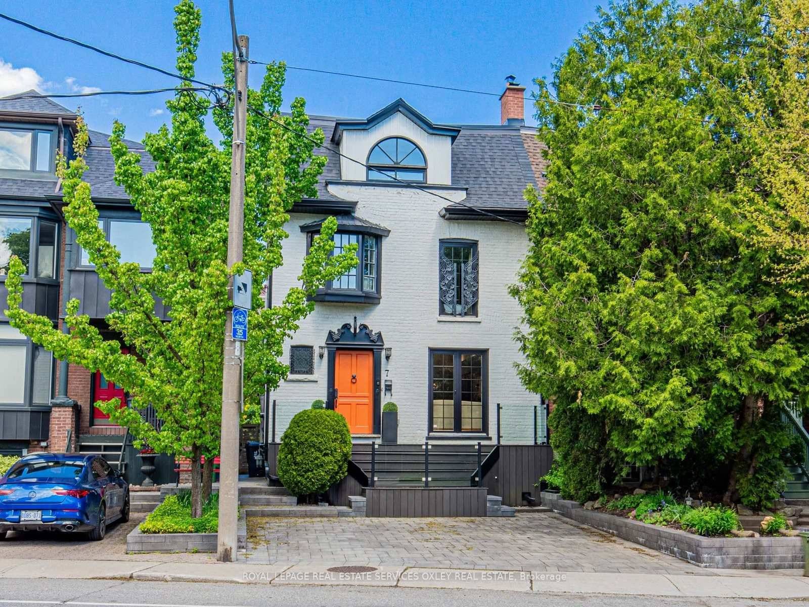 Immaculately renovated residence located in the sought after Republic of Rathnelly.