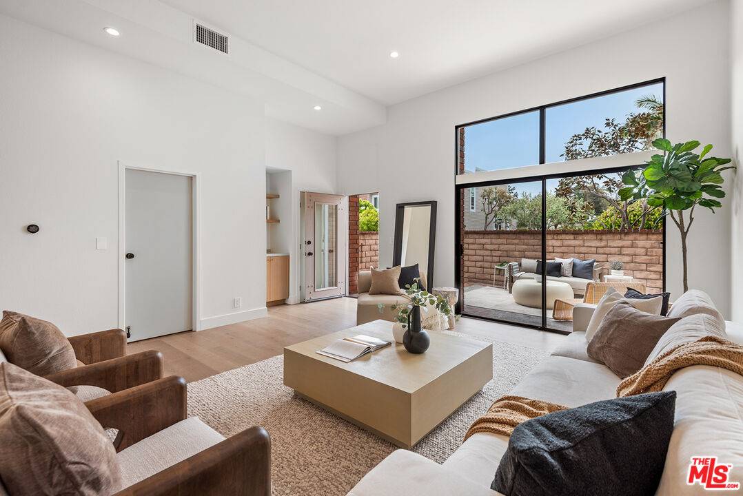 13010   Maxella Ave 3.0 Marina Del Rey LA