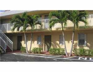 Great Location. Close to shopping and Downtown Oakland Park.