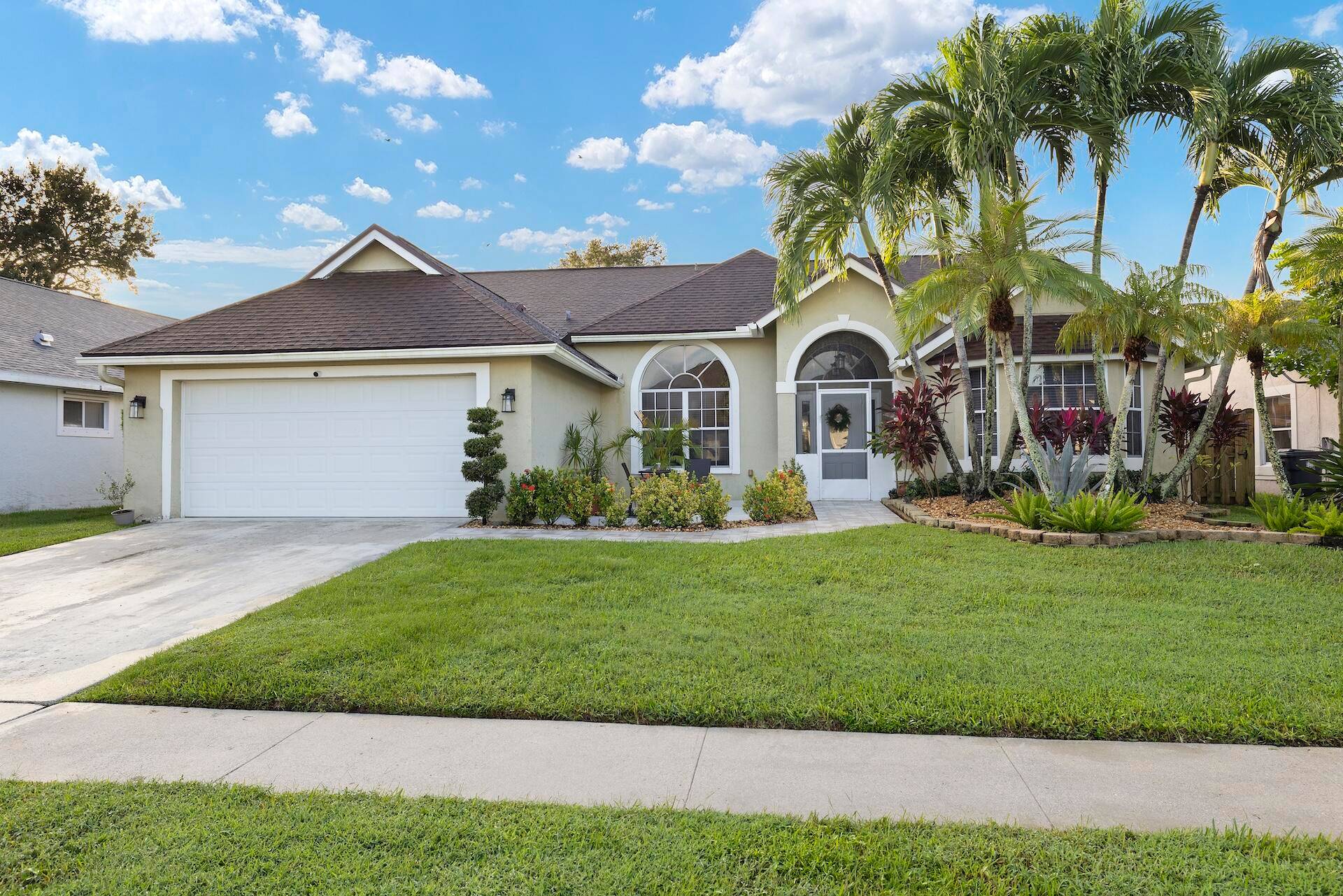 Beautiful 4 bedroom pool home w huge bonus room or 5th bedroom in gated Meadowland Cove.
