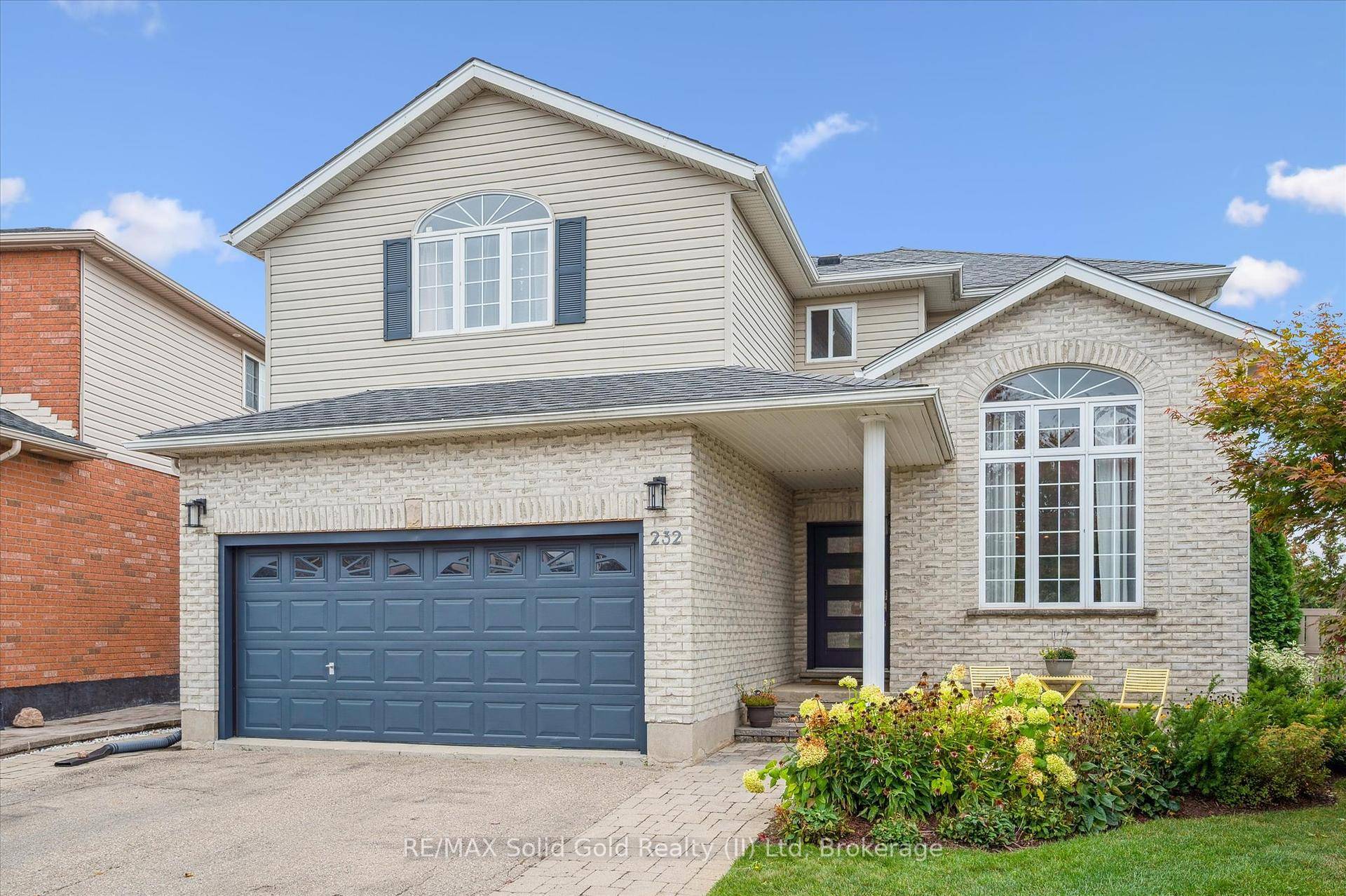 BEECHWOOD FOREST ! Spacious amp ; bright 3, 000 sq.