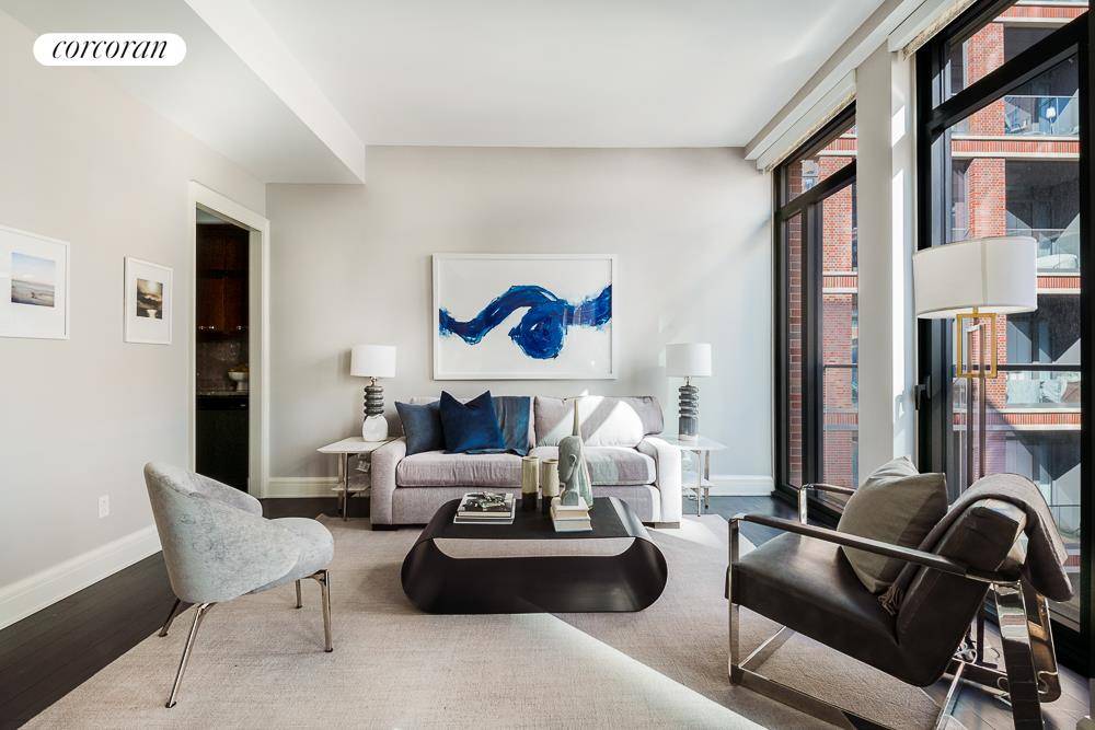 Located in Greenwich Lane on a beautiful tree lined Village townhouse block, this reflective sun flooded 1, 031sf, 1 bed 1 bath home powder room offers a sweep of views ...