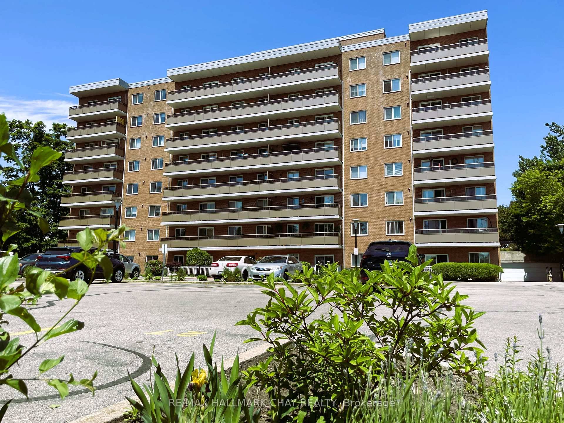 Priced for fast sale Beautiful affordable 2 Bedroom Condo turn key condition !