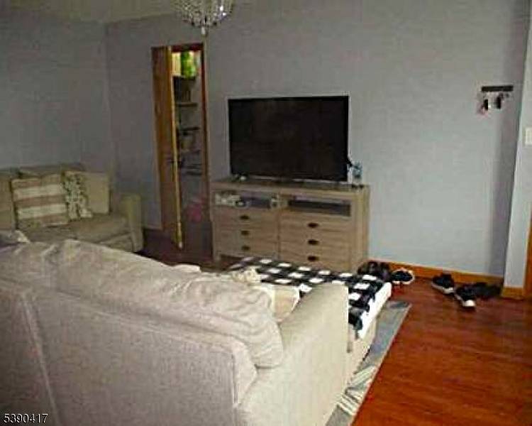 E 8Th Ave Roselle Boro New Jersey Two-Story