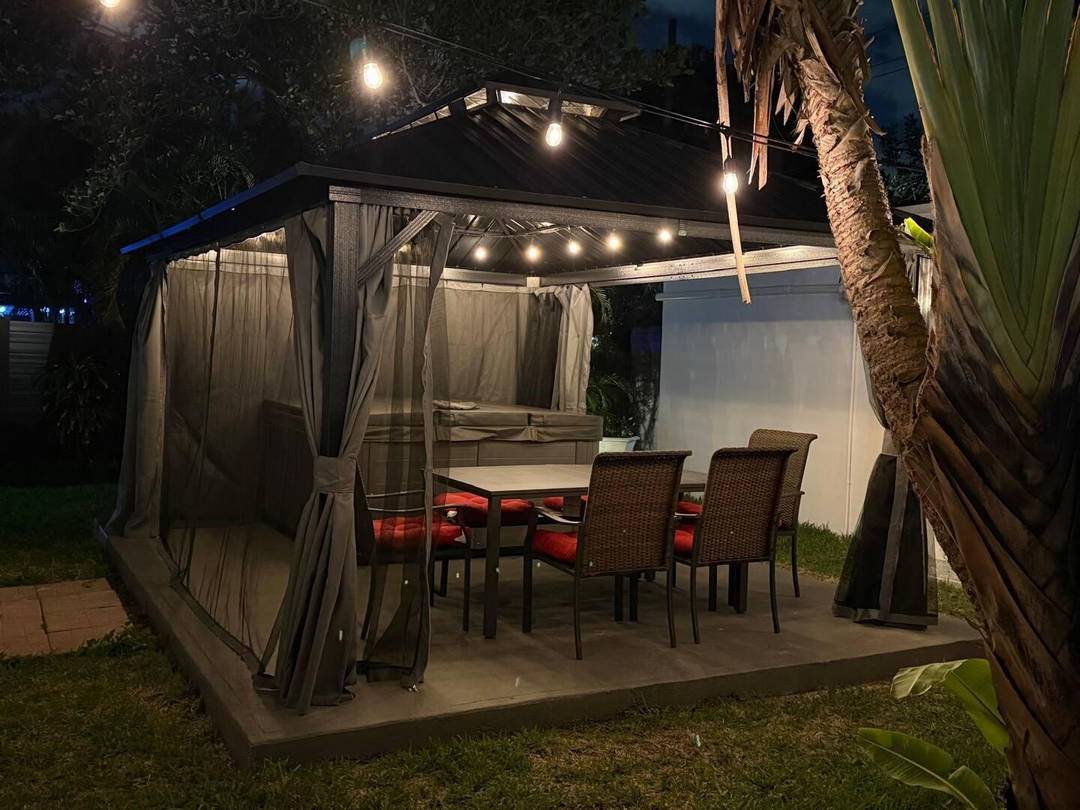 Fantastic investment opportunity in the highly desirable Lake Ridge neighborhood of Fort Lauderdale just minutes from the beach, Las Olas Boulevard, shopping, dining, and all the attractions the area has ...