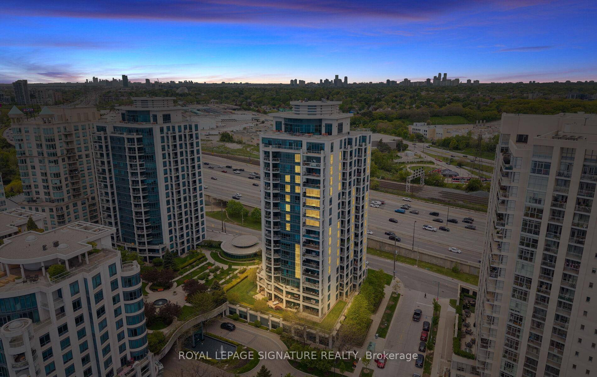 Welcome to The Waterford where sophisticated lakeside living meets urban convenience in one of Toronto's most sought after waterfront communities.