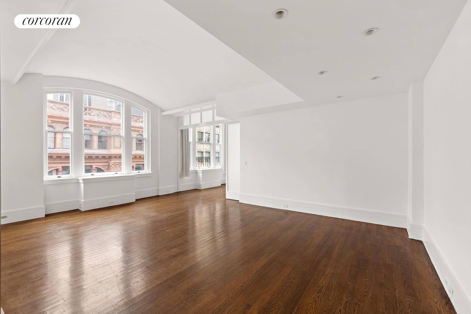 This bright, one bedroom loft residence offers barrel vaulted 12' ceilings and nine oversized, arched windows with incredible natural light and Northern exposure.