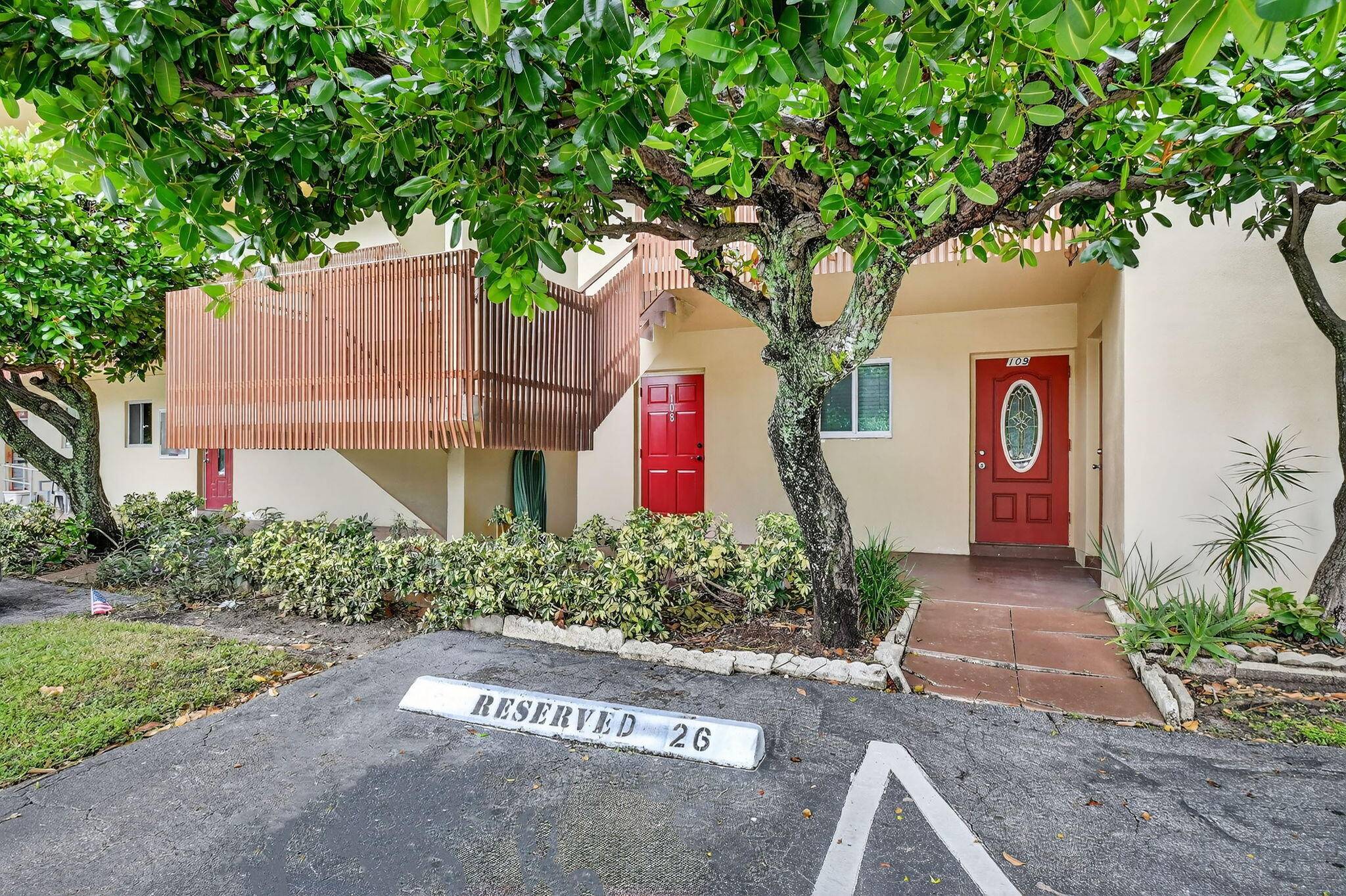 Waterway Club 1 Bedroom Condo with Canal Views in East LantanaBeautifully updated 1 bedroom, 1.
