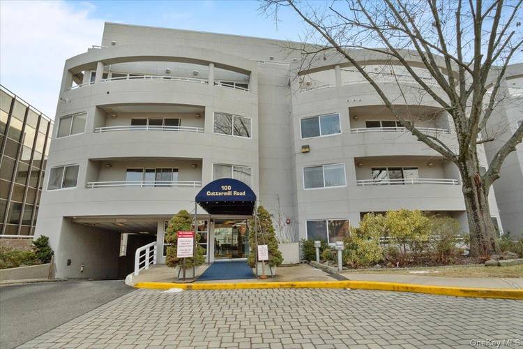Luxury 24 7 Doorman Top Floor Condo In Heart of Town of Great Neck.