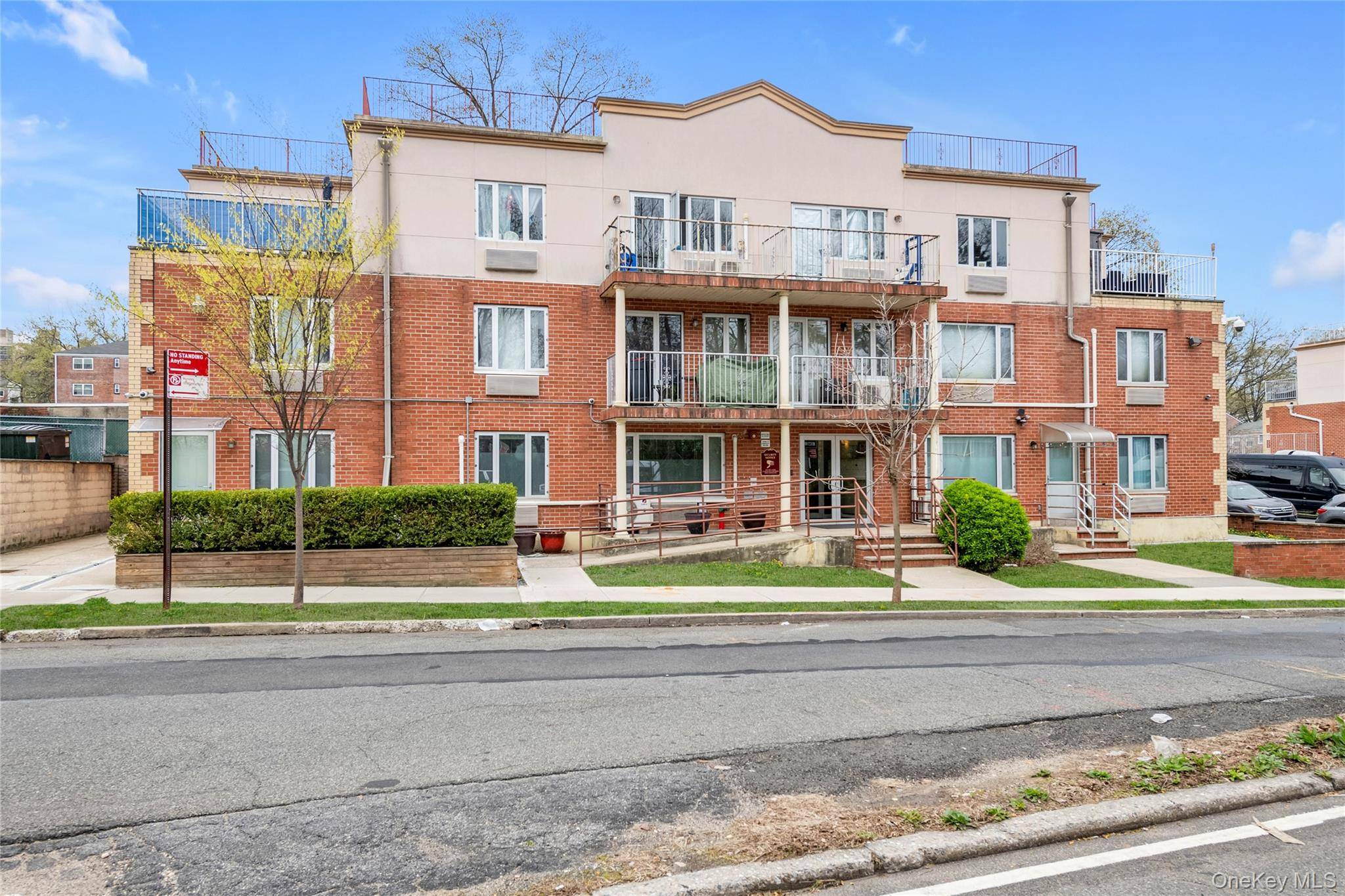 Welcome to an Exceptional Duplex Condo in the Heart of Forest Hills Nestled in the highly sought after Lakeview Terrace Condominiums, this sophisticated duplex condo offers a rare and desirable ...