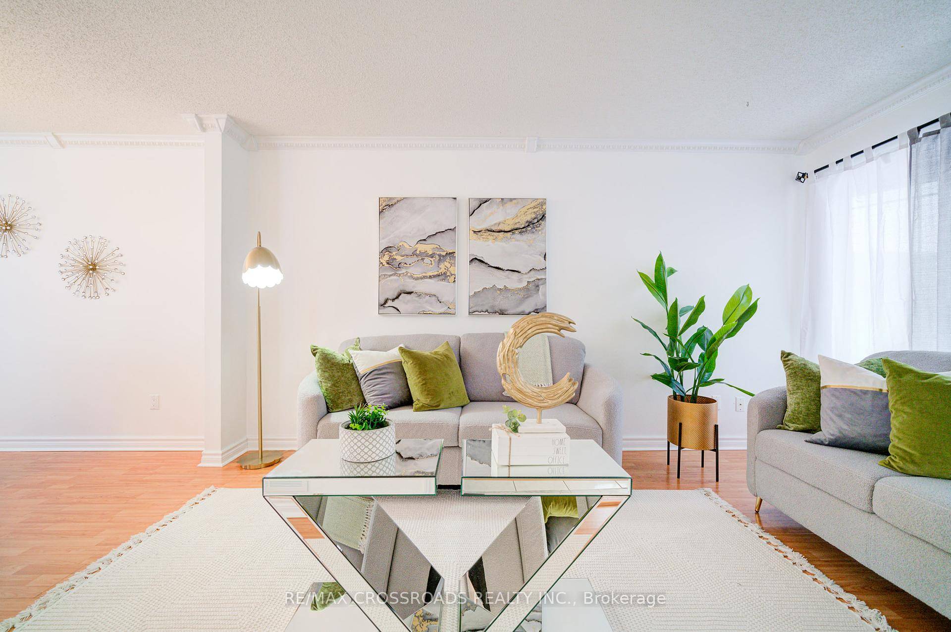 Don't miss this lovely 3 bedroom, 3 bath detached family home in a wonderful family oriented North Brampton location, offers both privacy and protection while providing excellent proximity to all ...