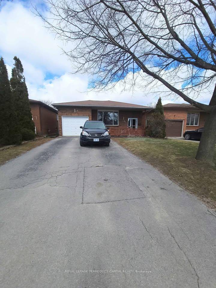 This very large and bright 2 bedroom plus Den apartment is located on a quiet street in one of Barrie's most desirable areas.