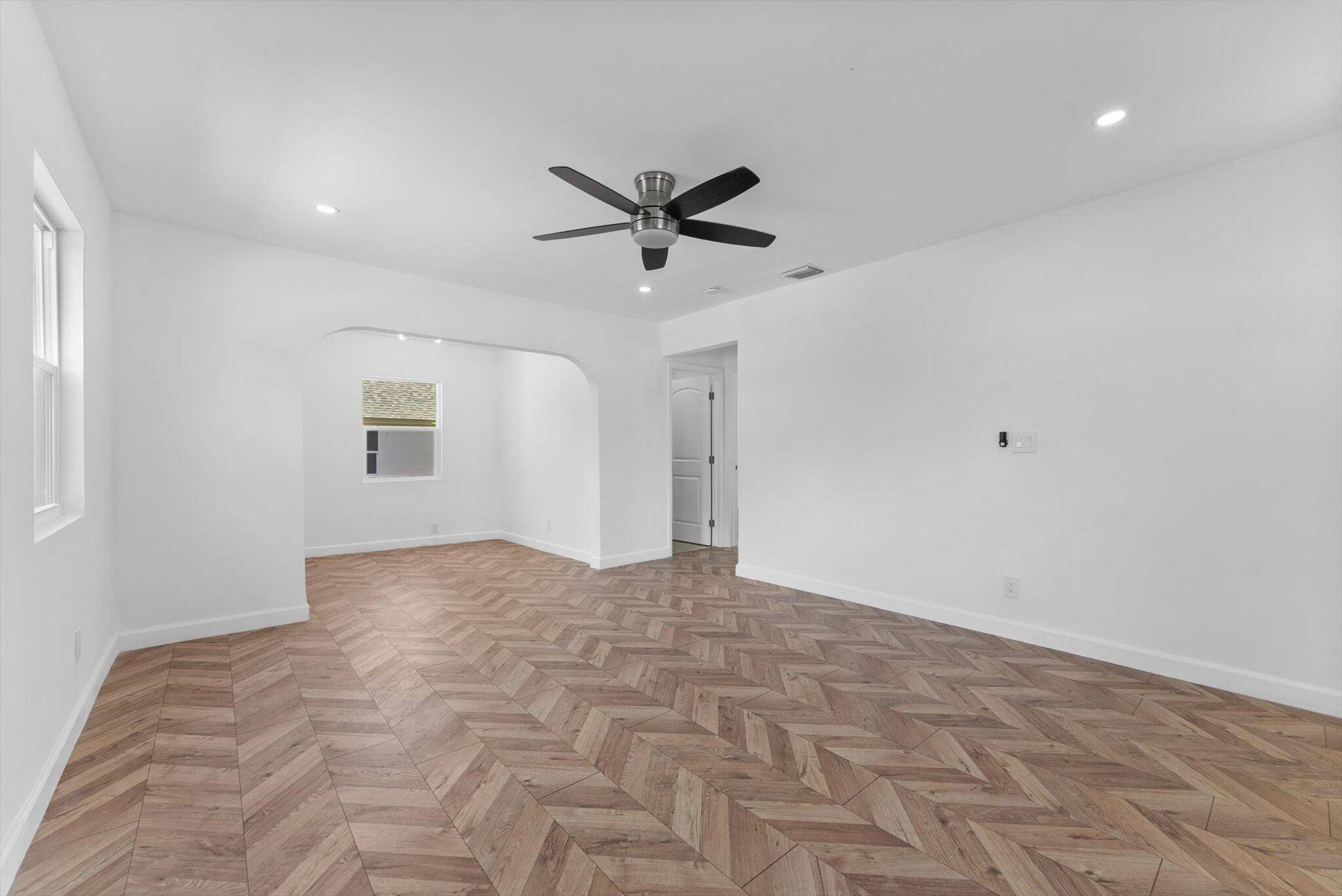 This property, which has undergone comprehensive renovation, is zoned as Mixed Use Commercial MU E.