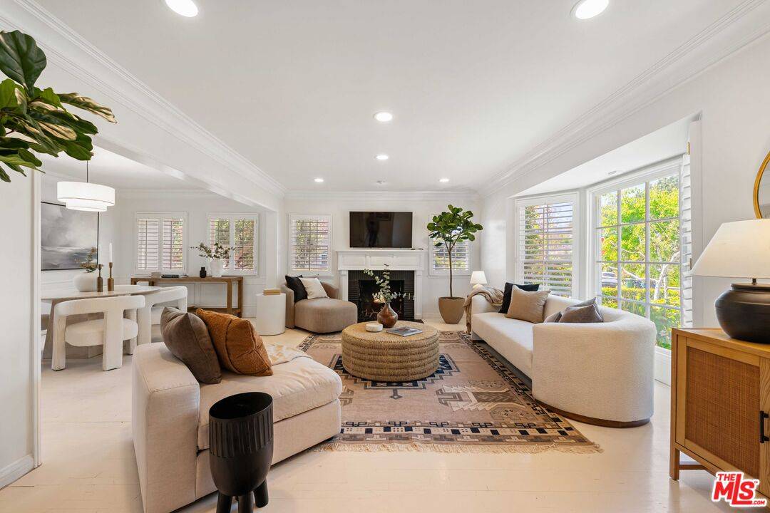 300 N Bowling Green Way 4BR Brentwood La