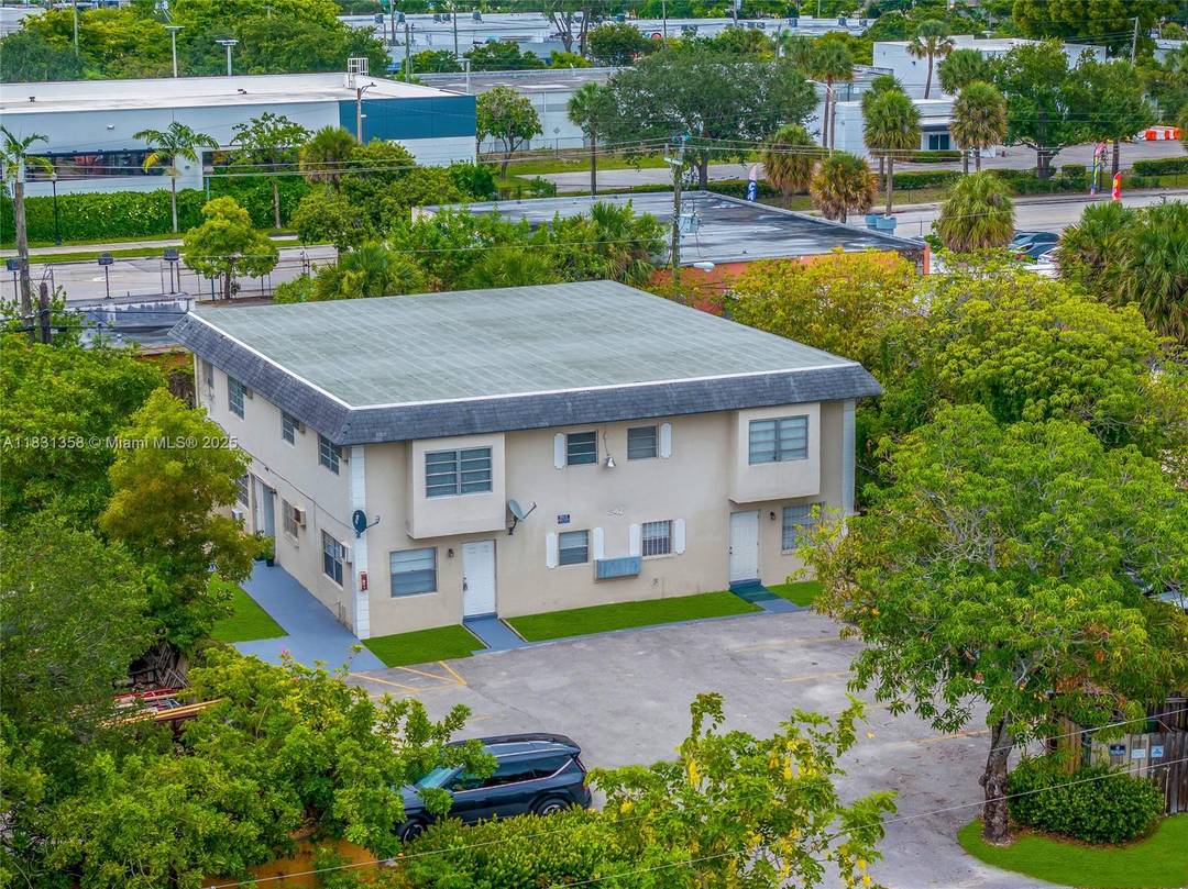 Rare opportunity to acquire an 8 unit multifamily in Progresso Village, just off Andrews Ave and Sunrise Blvd in Downtown Fort Lauderdale.